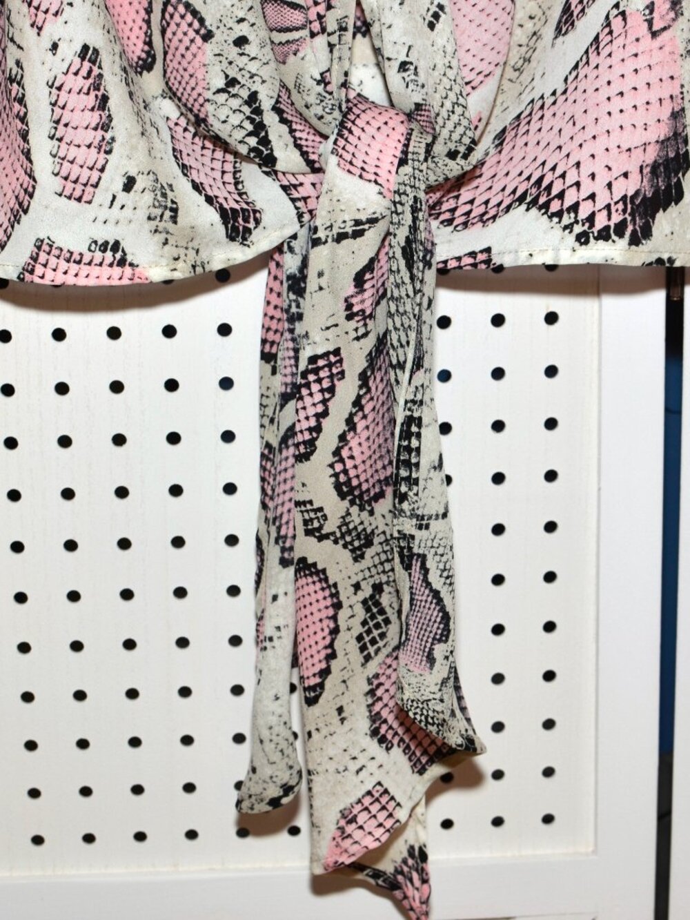 Adrienne Pink & Gray Snake Print V-Neck Front Tie Blouse Kimono Style Sleeves - Picture 4 of 11